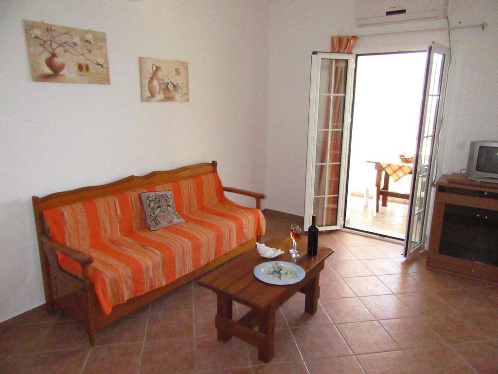 Kalotina'S Apartments Emborios Exterior foto